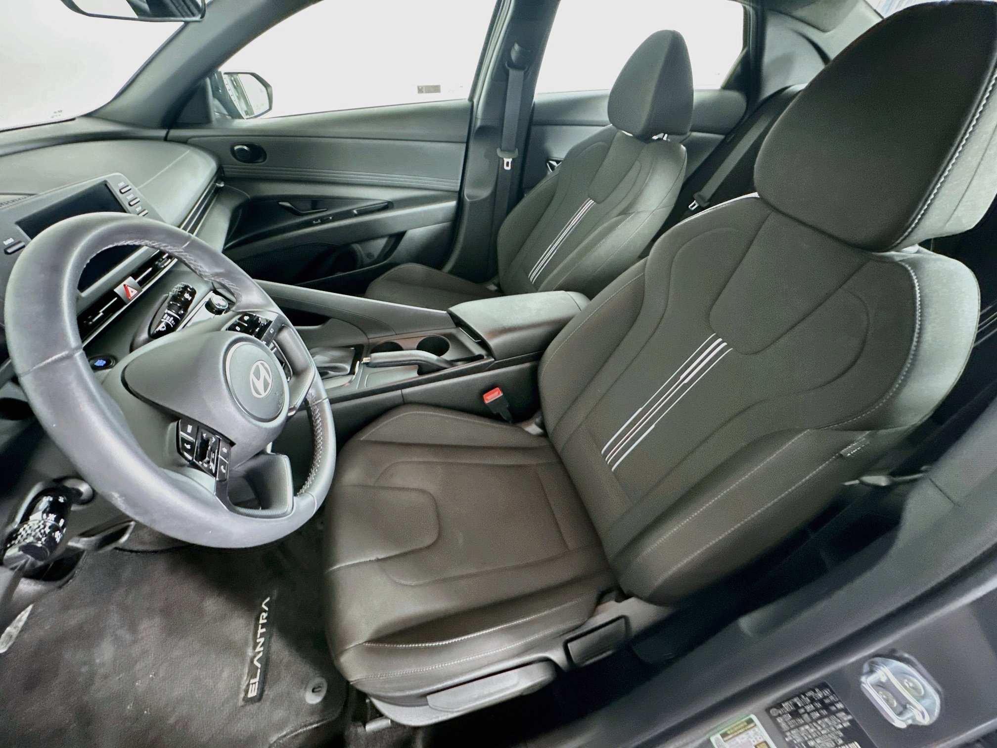 Used 2025 Hyundai Elantra Sport FWD image 13