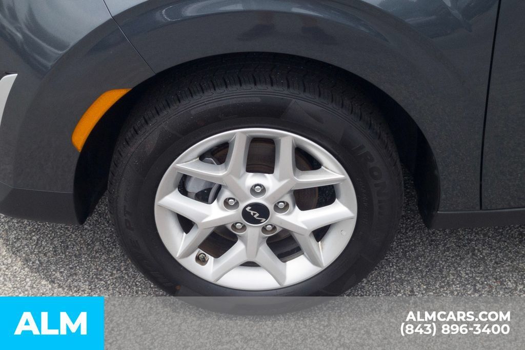 Used 2025 Kia Soul LX w/ LX Technology Package FWD image 12