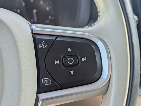 Used 2019 Volvo XC60 T5 Momentum w/ Multimedia Package AWD/4WD image 26