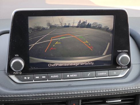 Used 2023 Nissan Rogue SV image 7