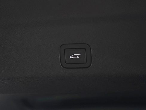 Used 2025 Chevrolet Suburban LT w/ Comfort Package image 19