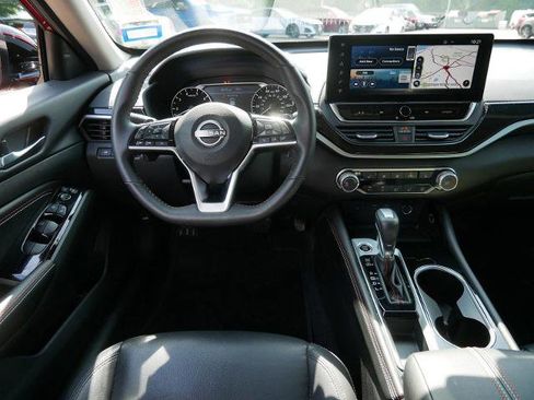 Certified 2023 Nissan Altima 2.5 SR w/ SR Premium Package FWD image 12