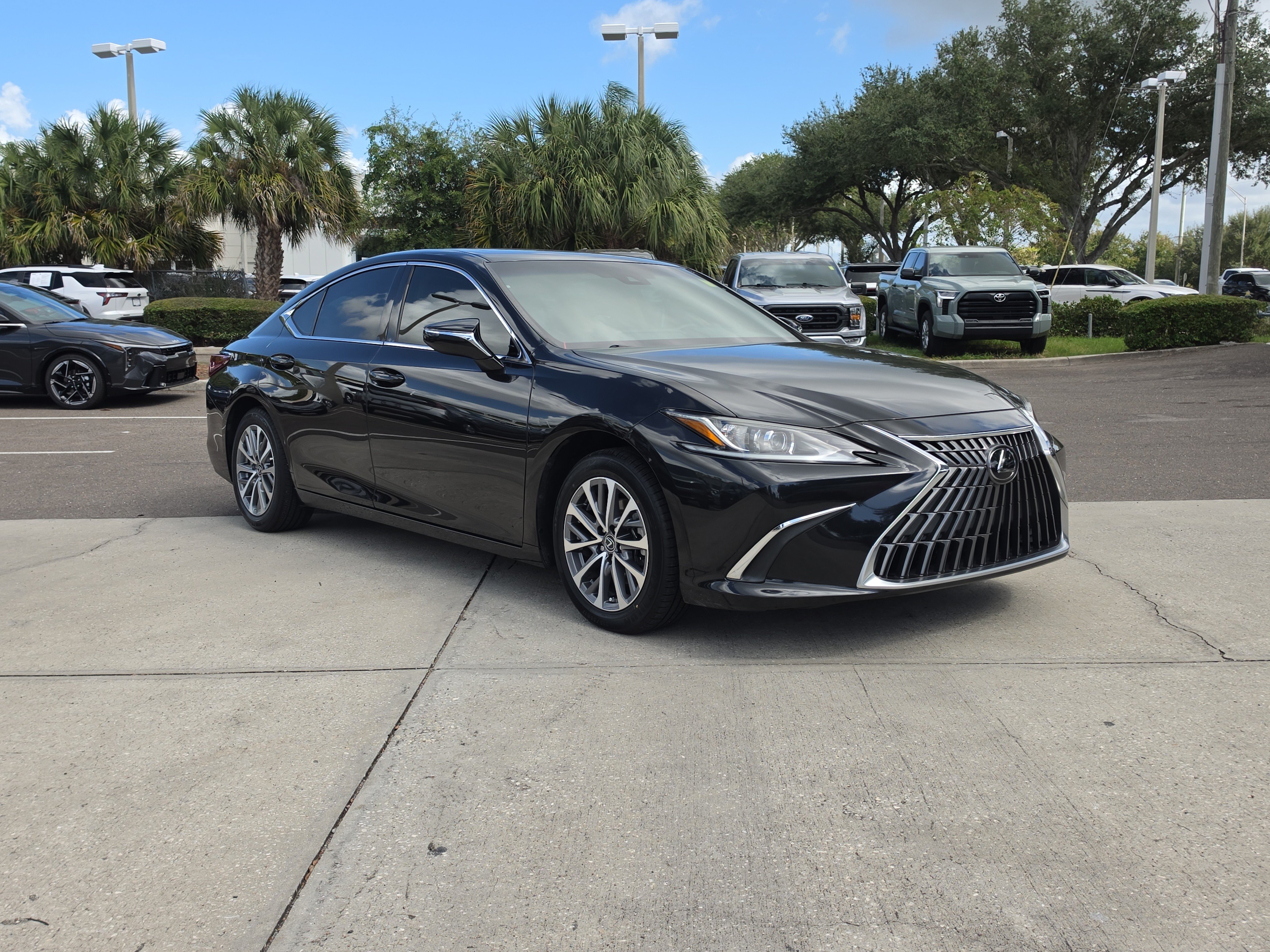 Used 2023 Lexus ES 350 w/ Accessory Package (Z2) FWD image 2