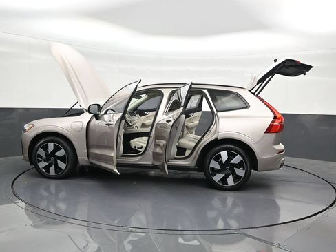 Used 2025 Volvo XC60 T8 Plus w/ Protection Package Premier AWD/4WD image 28
