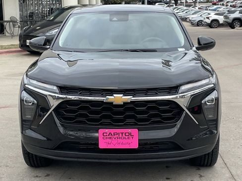 Used 2025 Chevrolet Trax LS w/ LS Convenience Package image 6