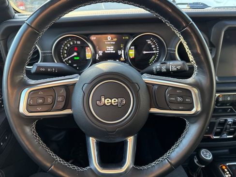 Used 2022 Jeep Wrangler Unlimited Sahara w/ Cold Weather Group image 40