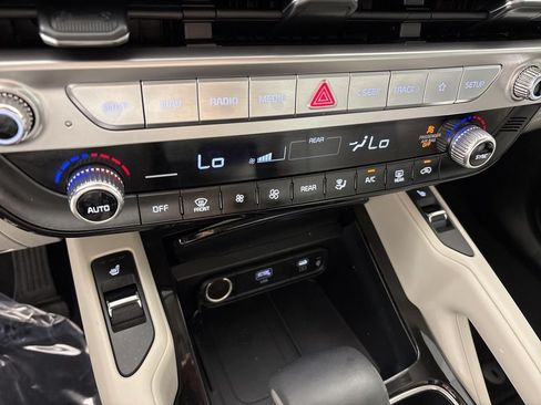 Used 2024 Kia Telluride S FWD image 41