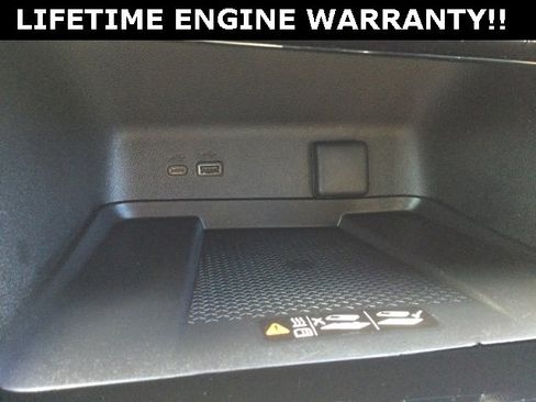 Used 2025 Chevrolet Traverse LT image 22