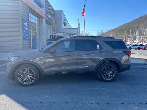 New 2026 Ford Explorer ST-Line image 6