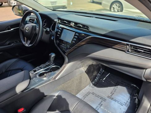 Used 2018 Toyota Camry XLE image 15