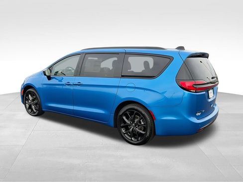 New 2026 Chrysler Pacifica Select w/ S Appearance Package FWD image 6