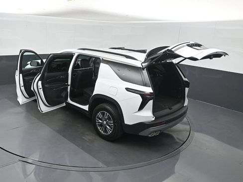 Used 2026 Chevrolet Traverse LT FWD image 61