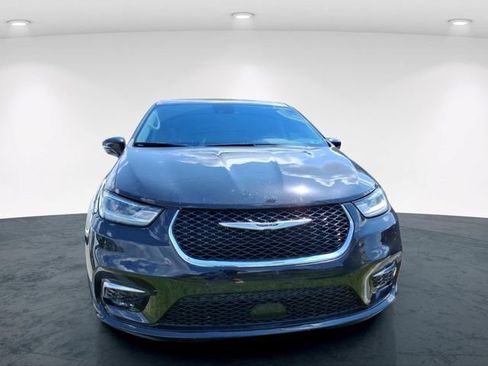 Used 2024 Chrysler Pacifica Touring-L w/ Uconnect Theater Family Group AWD/4WD image 5
