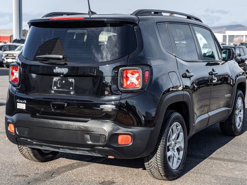 Used 2018 Jeep Renegade Latitude w/ Cold Weather Group image 4
