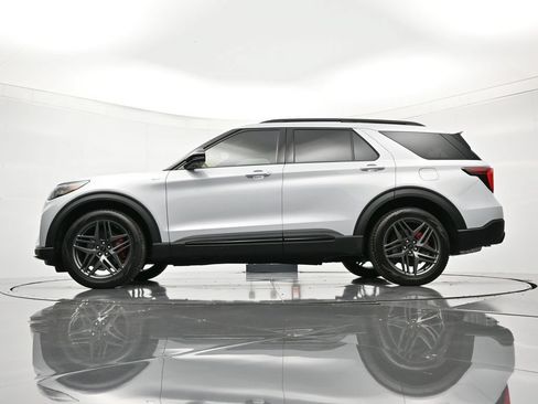 New 2026 Ford Explorer ST-Line w/ ST-Line Street Pack RWD image 46