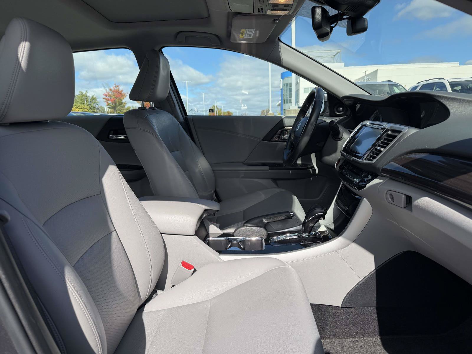 Used 2017 Honda Accord Touring image 14