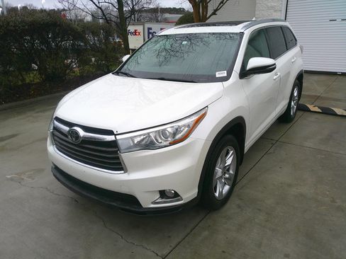Used 2015 Toyota Highlander Limited Platinum image 13