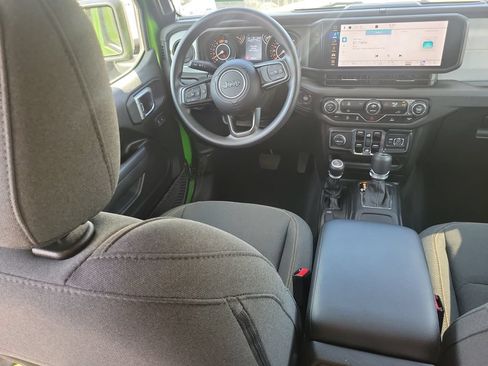 Used 2025 Jeep Wrangler Unlimited Sport AWD/4WD image 12