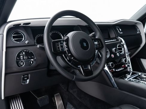 Certified 2022 Rolls-Royce Cullinan AWD/4WD image 14
