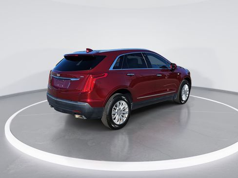 Used 2018 Cadillac XT5 Luxury w/ Driver Awareness Package image 3