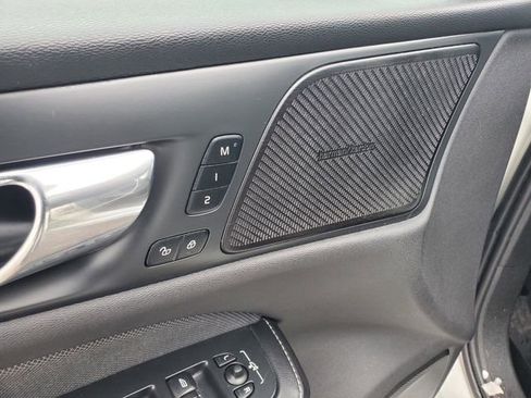 Used 2021 Volvo S60 T5 R-Design image 11