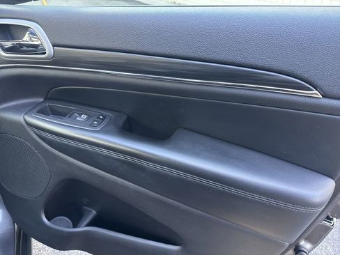 Used 2019 Jeep Grand Cherokee Limited image 14