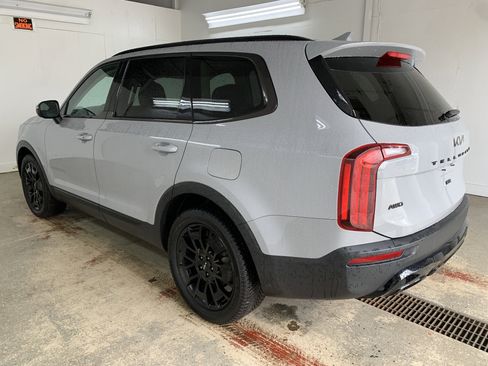 Used 2022 Kia Telluride EX w/ EX Premium Package image 4