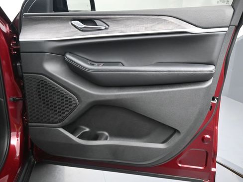 New 2025 Jeep Grand Cherokee Limited w/ Luxury Tech Group II image 20