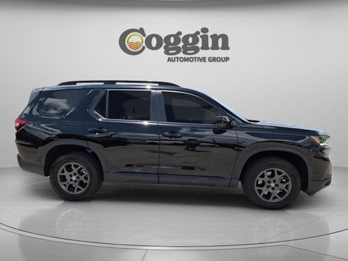 Certified 2025 Honda Pilot TrailSport image 7