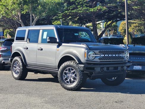 New 2025 Ford Bronco Badlands image 2