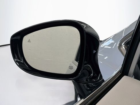 Used 2024 Chrysler Pacifica Touring-L FWD image 16