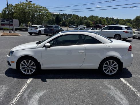 Used 2012 Volkswagen Eos Komfort FWD image 3