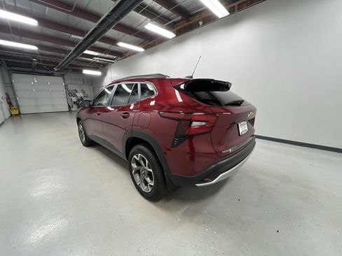 Certified 2024 Chevrolet Trax LT w/ Driver Confidence Package FWD image 6