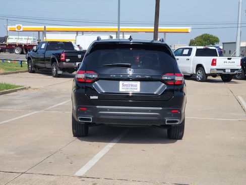 Used 2025 Honda Pilot Black Edition image 8