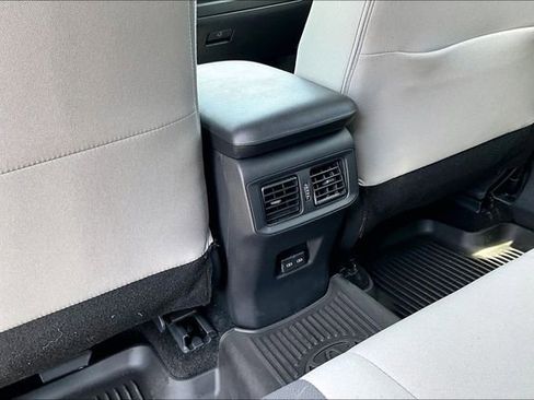 Used 2024 Toyota RAV4 XLE FWD image 32
