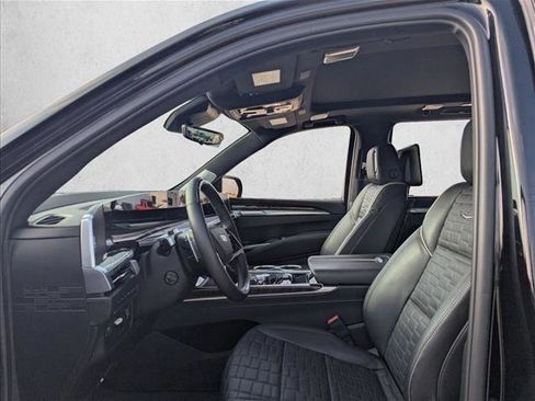 Used 2025 Cadillac Escalade Sport Platinum image 8