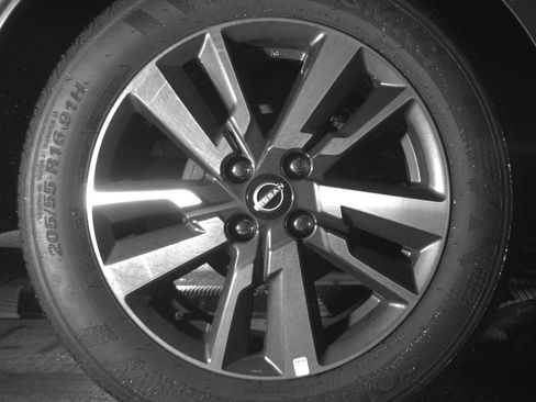 Used 2025 Nissan Versa SV FWD image 15