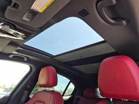 Used 2022 Alfa Romeo Stelvio Sprint RWD image 40