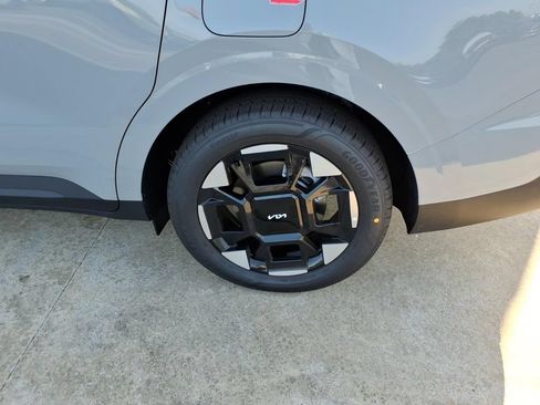New 2026 Kia Carnival EX FWD image 8