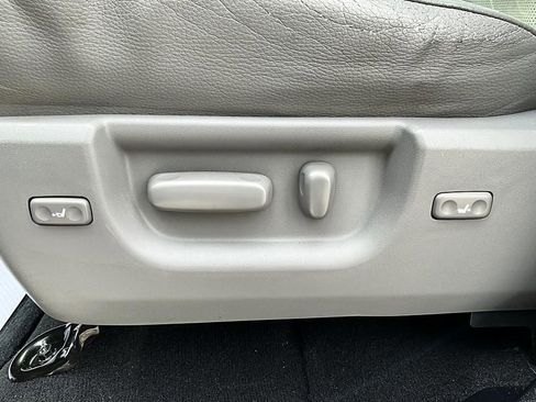 Used 2012 Toyota Tundra Limited w/ Platinum Pkg image 16