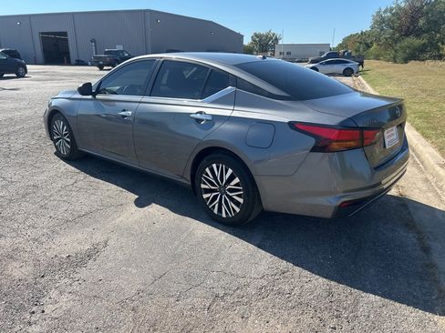 Used 2024 Nissan Altima 2.5 SV image 8