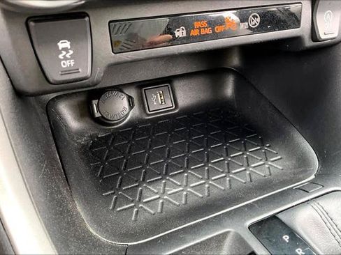 Certified 2025 Toyota RAV4 XLE FWD image 31