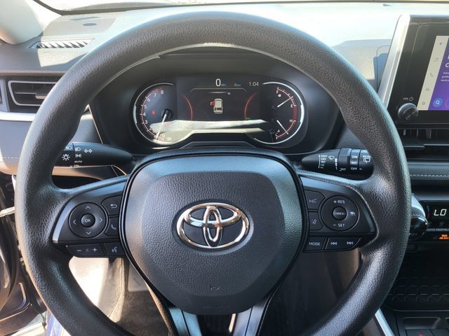 Used 2025 Toyota RAV4 XLE AWD/4WD image 15