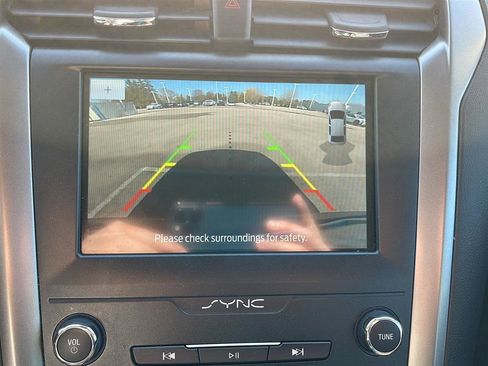 Used 2020 Ford Fusion SE image 7