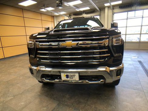 Used 2025 Chevrolet Silverado 2500 LTZ w/ LTZ Premium Package AWD/4WD image 2