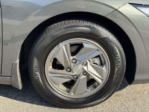 Used 2025 Hyundai Elantra SE FWD image 27