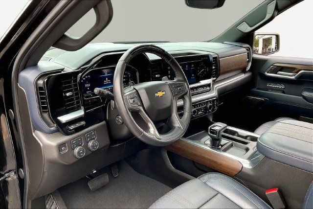 Used 2024 Chevrolet Silverado 1500 High Country AWD/4WD image 12