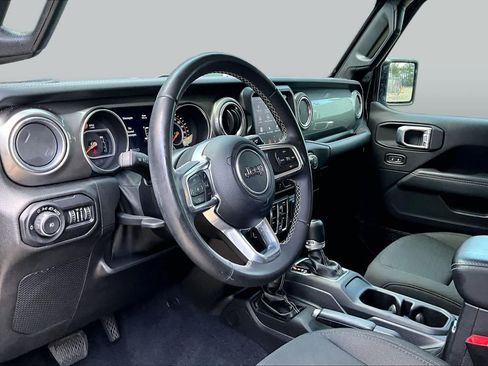 Used 2019 Jeep Wrangler Unlimited Sahara AWD/4WD image 17