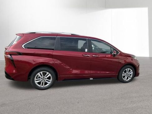 Used 2026 Toyota Sienna Limited FWD image 11
