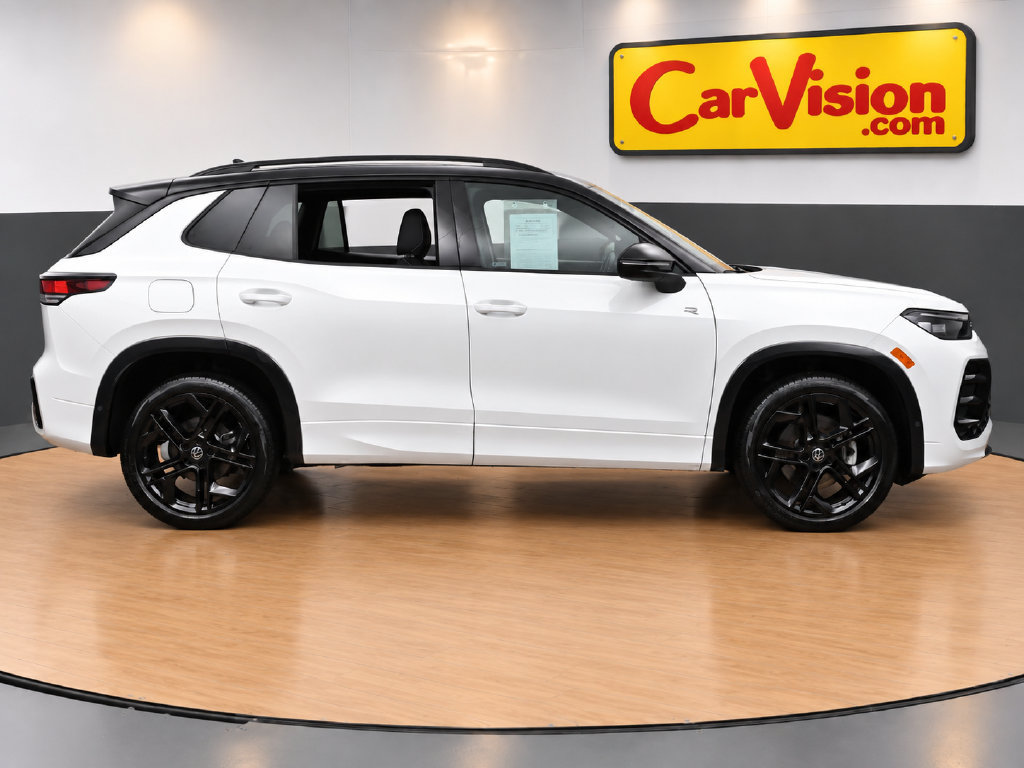 Used 2025 Volkswagen Tiguan SE R-Line AWD/4WD image 6